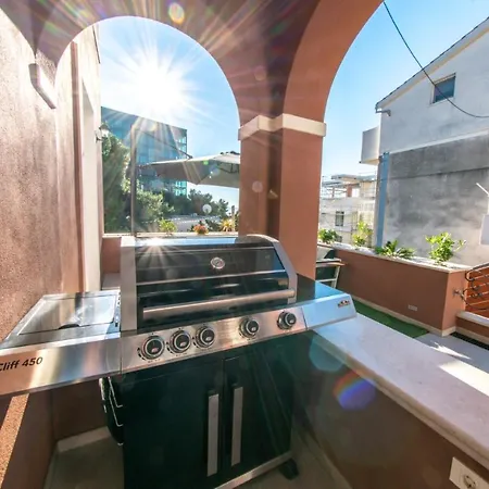 Luxury Equanimity Apartment Split